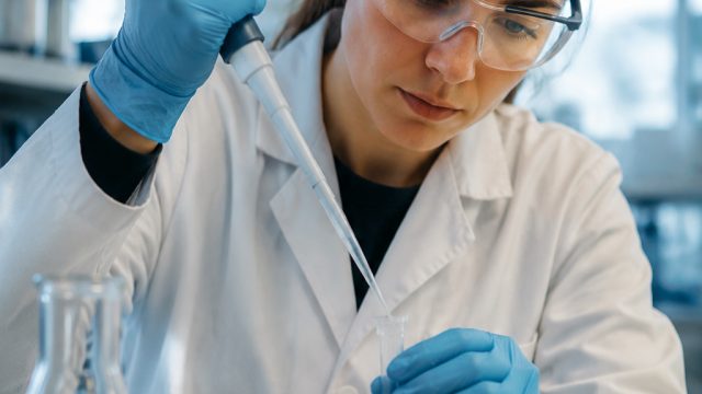 AbbVie Makes a Strategic Move with $11B Acquisition for Eczema Treatment | pembukaan permainan catur