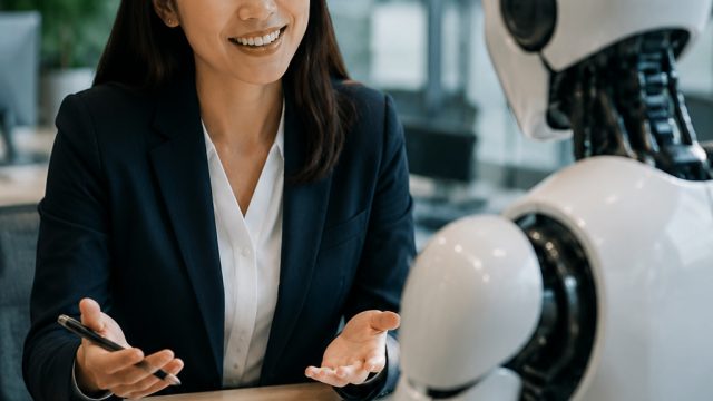 Navigating HR in the Age of AI: Keeping the Human Touch