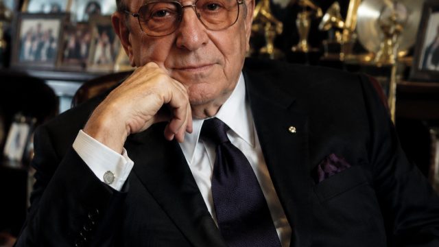 Clive Davis: A Legacy of Influence and Wealth in the Music Industry | auto spin 88 rtp, rtp play slo